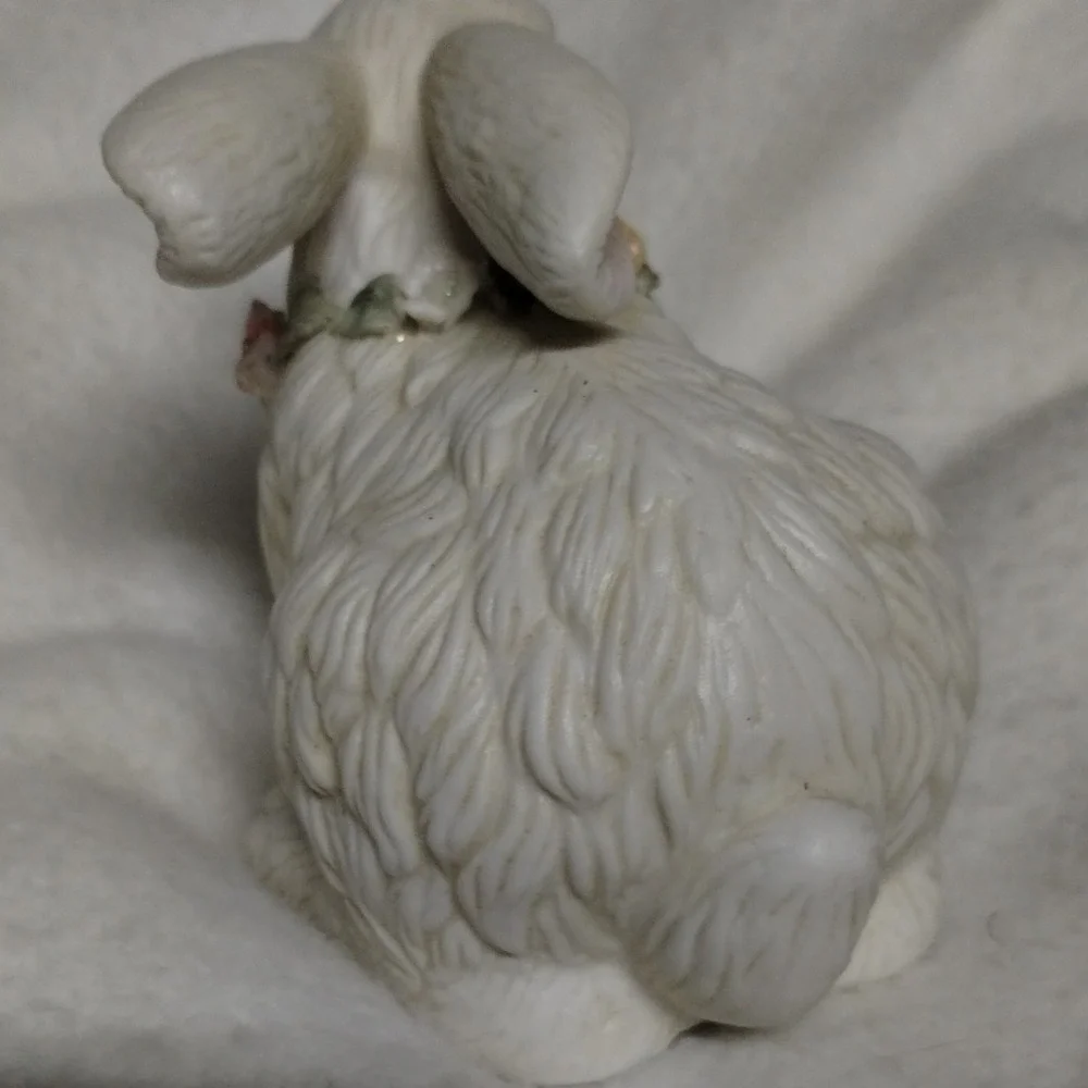 K's Collection‎ Easter Bunny Figurine with Floral Wreath Spring Decor